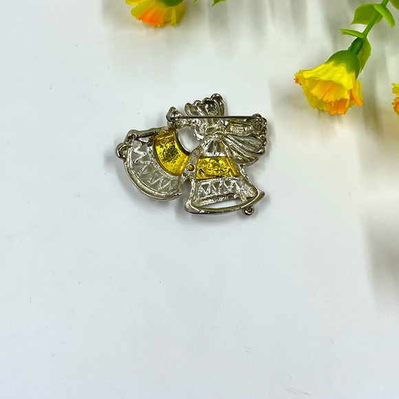 Danecraft Signed Vintage Christmas Bells Brooch with Enamel Accents - Picture 4 of 6